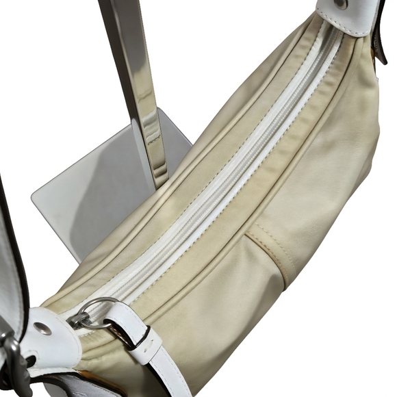 Coach Vintage hobo Cream and White Shoulder Bag - Picture 7 of 13